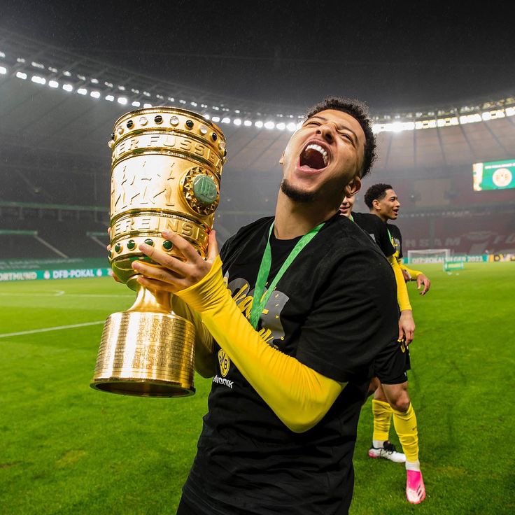 thefootballmob's tweet photo. A teenage Jadon Sancho registered 27 goals and 37 assists at Borussia Dortmund between 2017 and 2021… 

That’s 0.92 goal involvements per game 🤯🟡

He is now returning to the club on loan… RELOAD IT. https://t.co/SwpjAhBDh6