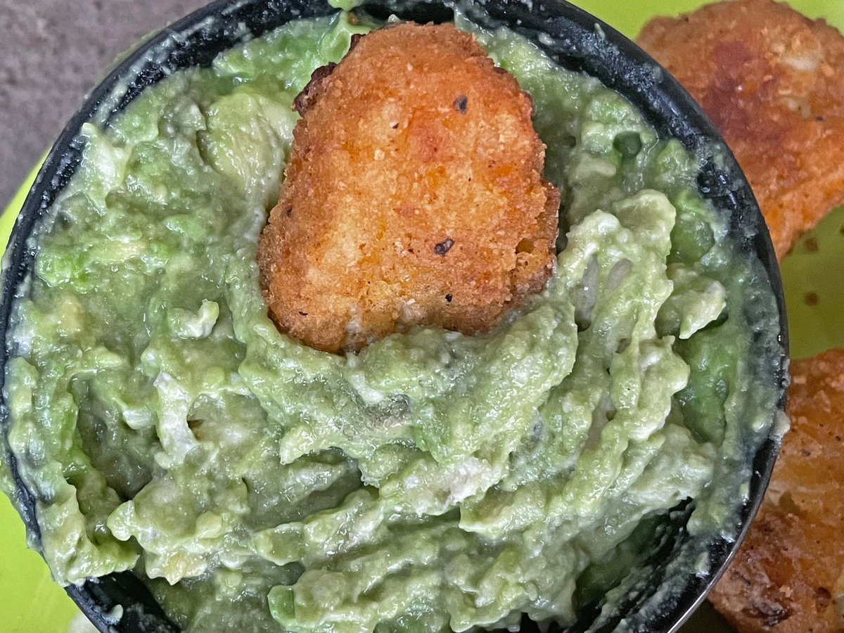 Beyond Popcorn Chicken, Fries & Cheeze & Avocado Dip! #vegan #veganfood #veganism #veganchicken #chickn #beyondmeat #veganmeat #vegandip #cheeze #avocadodip #avocado #avocadoporn #avocadolover #cheeze #vegancheese #fries #frenchfries #pdxvegans #portlandvegans