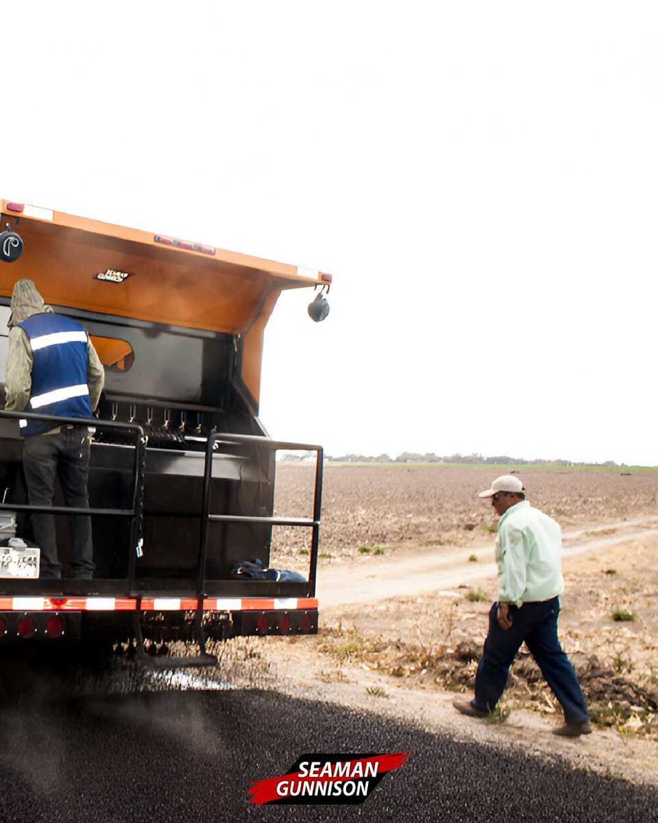 With Seaman Gunnison's reliability and durability, our Synchronized Chip Spreader is made for precise and efficient chip sealing. Sprays oil and spreads chip seal at the same time; with Computer Rate Control systems
for both materials 🚧

📲01 800 715 1863