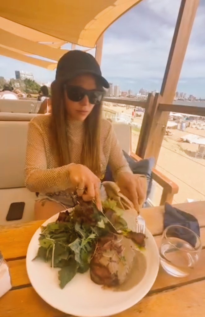 AnBella04662276's tweet image. Los look  que está  mostrando la 👑
Podrán bebé??? 
Explotó  en #punta 🇺🇾😎