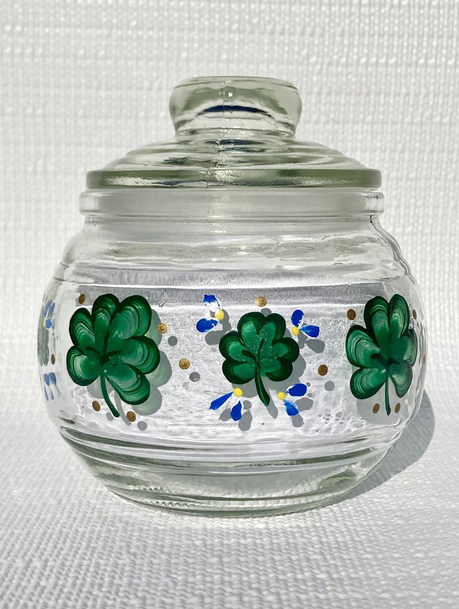 Shamrock sugar bowl etsy.com/listing/140975… #shamrocks #sugarbowl #stpatricksday #SMILEtt23 #irishdecor #irishgift #etsy #etsyshop