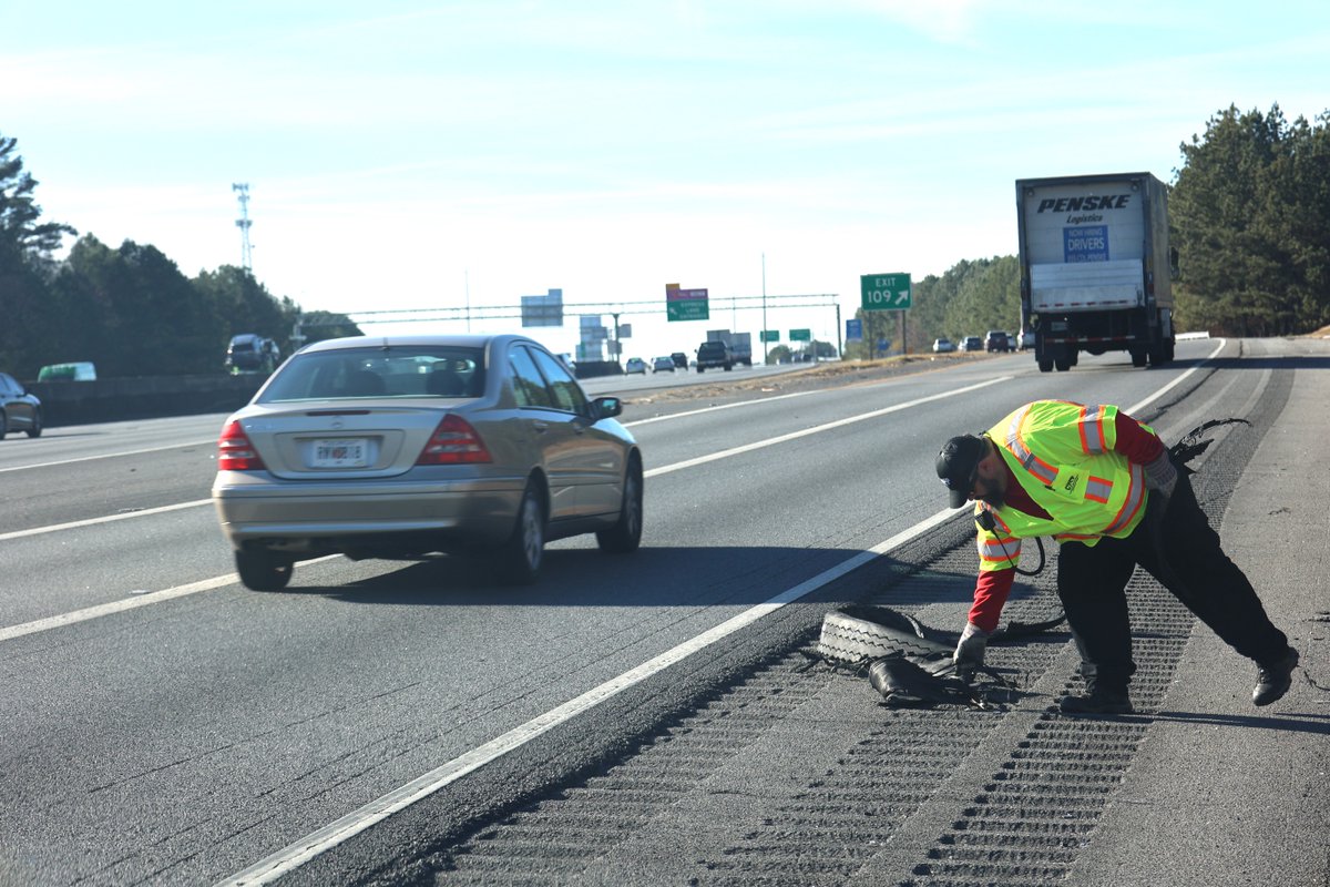 🚨 Don't endanger lives behind the wheel! #MoveOverSlowDown for HERO + CHAMP patrollers on the side of the interstate.