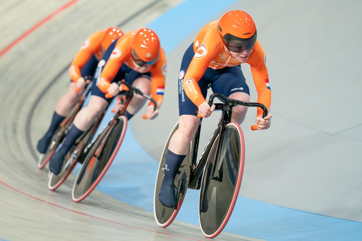 Hankenaar's tweet photo. Direct Goud en Brons op dag 1 van het EK Baanwielrennen ...
#EKBaanwielrennen #trackcycling https://t.co/tEQcNcSHfH
