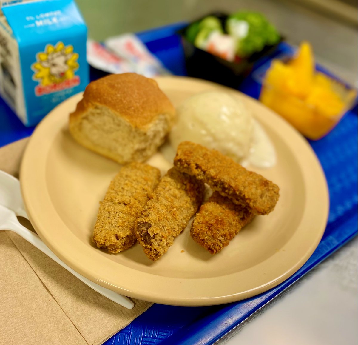 MealsbyNEISD's tweet photo. Menu Preview for Thursday 1/11:
BREAKFAST: Homemade Cinnamon Roll
LUNCH: Steak Fingers with Roll (elementary)
Philly Cheesesteak (middle)
General Tso Chicken with Fried Rice (high)

#theNEISDway #schoolfood #breakfast #lunch https://t.co/qlZLrLyKMn