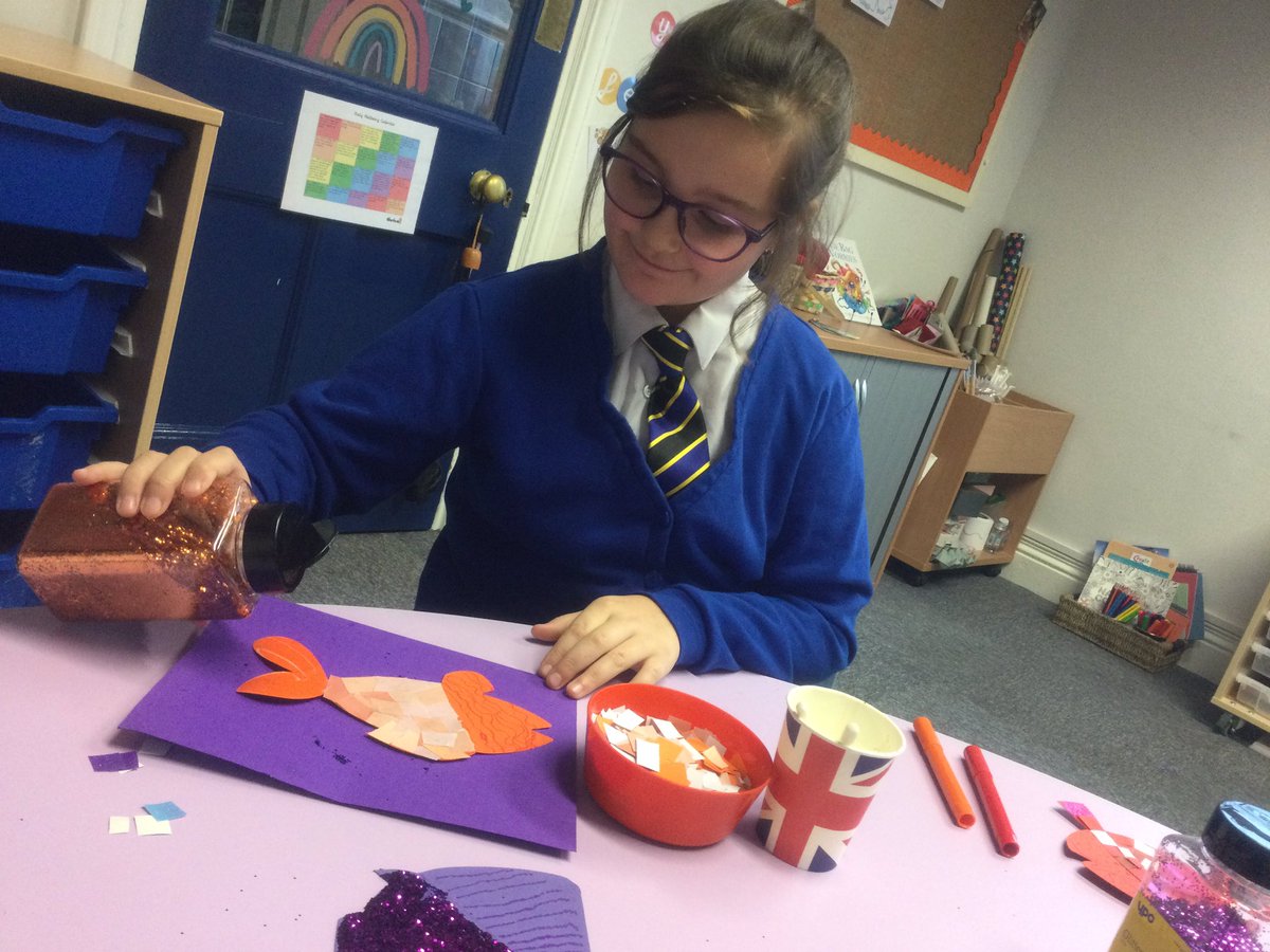 DeltaHighfields's tweet photo. ๐Improving communication skills, while having fun and getting messy this afternoon in Thrive. @DeltaTrust_Org @ThriveApproach #amazingconversations https://t.co/BYKlSX3EUx