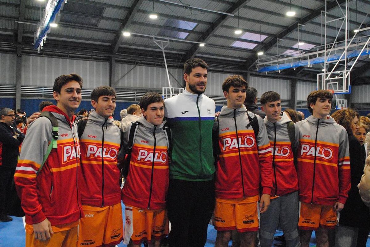 Este día quedará marcado en el calendario del CB El Palo para siempre, el Valle Inclán se ha reinaugurado superando las expectativas 😍

Gracias @distrito2malagaeste por hacerlo posible y a las familias por la comprensión durante este tiempo. La espera ha merecido la pena🫂🏀🧡