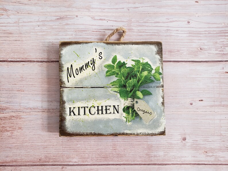 mminkova5's tweet photo. #Oreganoherb, #Mommyskitchen, #Herbsonwood, #Kitchenwalldecor, #Kitchenwallsign, #Rusticwallplank, #Mothersgift, #Countrykitchen https://t.co/6bYh35pggp via @Etsy https://t.co/OowZ4qAtO4