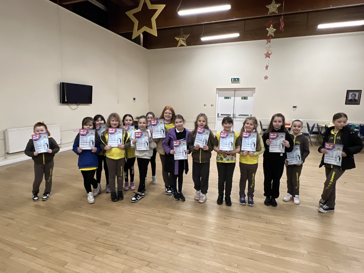 11thWishaw's tweet photo. Our Brownies were back tonight after our Christmas break &amp; received their copy of Glasgow Science Centre’s magazine, ‘Spark of Science’.  There were a few ooohs when they seen the penguin on the front 🐧 

Thank you @gsc1 ❄️ ⛄️ https://t.co/kKMSqQZwMo