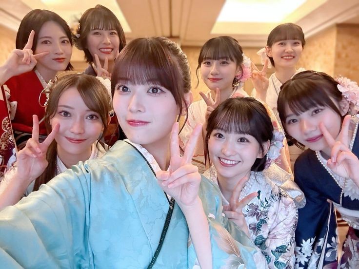 runapepepe's tweet photo. 蓮加ちゃん率いる2003年組は個性豊か…というかクセが強い。みんな振り袖姿が素敵。成人式おめでとう！
#岩本蓮加 #清宮レイ #林瑠奈 #松尾美佑 #黒見明香 #岡本姫奈 #一ノ瀬美空 #川﨑桜 https://t.co/elU5eYJfSl