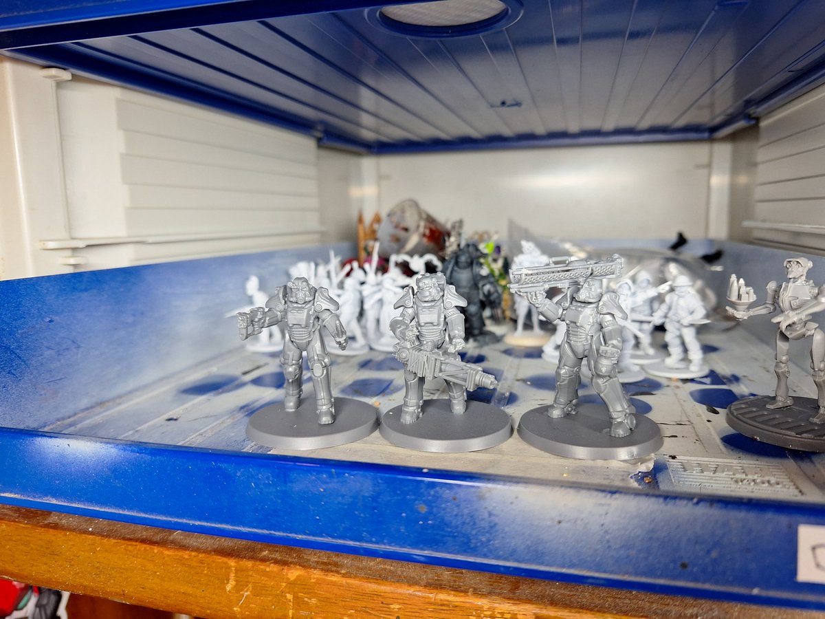 SJDKEY's tweet photo. #Hobbystreak Day 1111 Built some Brotherhood of Steel #fallout #tabletopminiatures #tabletopminions #paintingwarhammer #paintingcitadel #warhammer #warhammer40k #firstlegion #darkangels https://t.co/FNVPo1Cyei