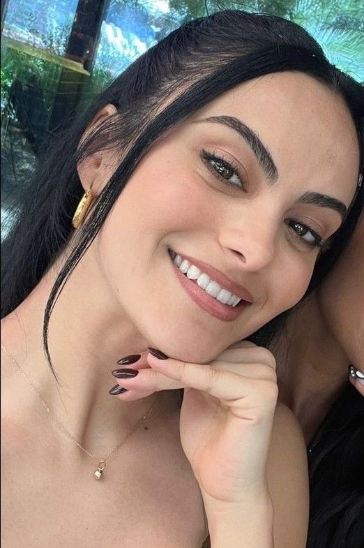 DXISYJONES's tweet photo. @AG101112 isn’t that camila morrone?? this is camila mendes https://t.co/RIcovY6kk6
