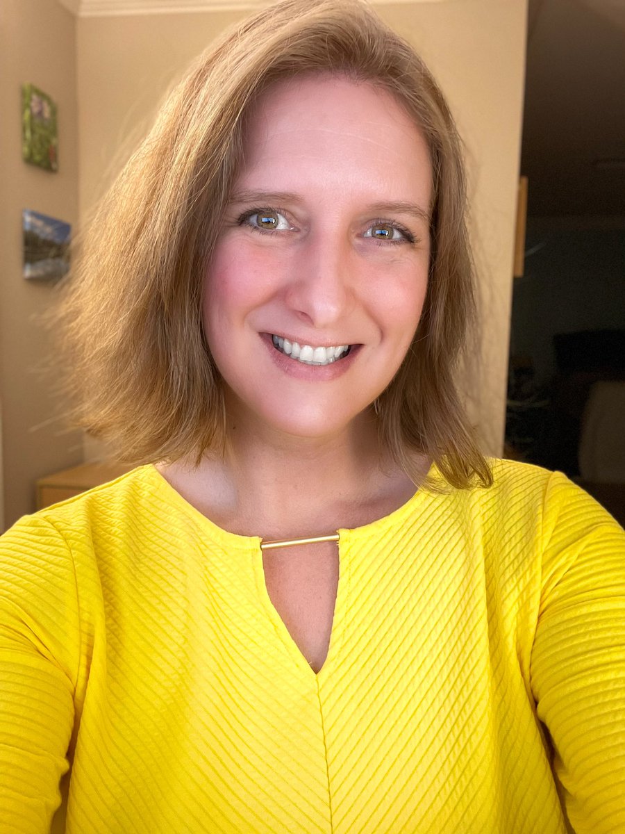 RealtorColleenM's tweet photo. Stepping outside of my comfort zone wearing this color 💛 It’s kinda growing on me. What do you think? 🤔 💭 https://t.co/e8nEVnL5l7