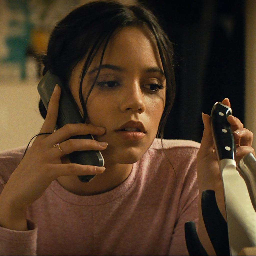 jennaortegabra's tweet photo. Jenna Ortega acaba de ser confirmada em “Fear Street 4”, novo filme da franquia slasher que já está sendo produzido e será uma adaptação de “Fear Street: The Prom Queen”.

É assim que nós iríamos anunciar caso a atriz realmente estivesse confirmada como parte do elenco. https://t.co/TBXpMB62IW