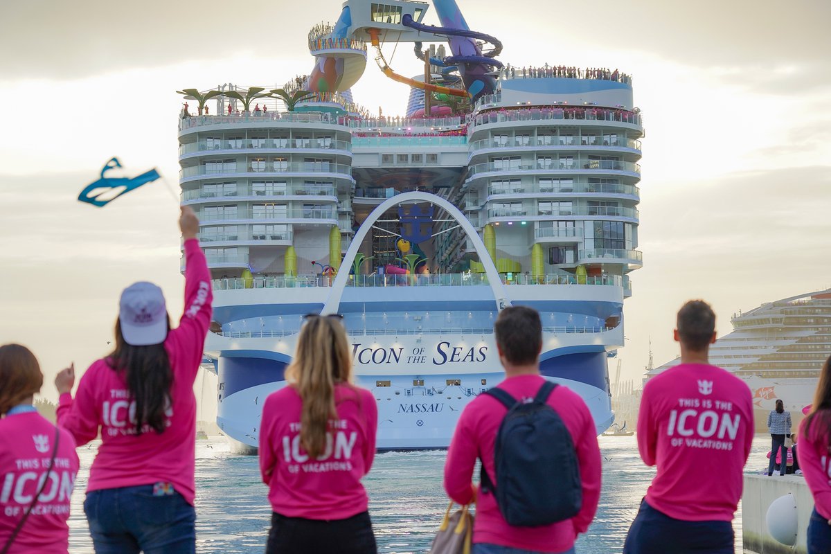 NewsfromRCgroup's tweet image. .@RoyalCaribbean's #IconoftheSeas made her much-anticipated arrival in Miami today, and we welcomed her to PortMiami in style. This ship ushers in a new era of family vacations and we can’t wait to welcome you aboard.