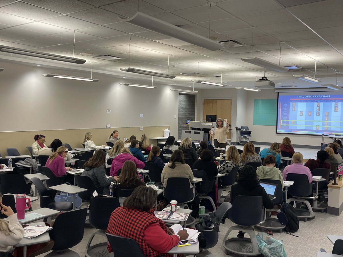 AUEARIC's tweet image. Thank you to Rhonda Ayers for facilitating Soundwall training today! We had a packed room of eager elementary teachers! #neverstoplearningAlabama #teachingislife