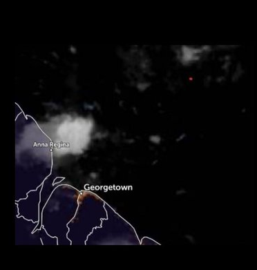AntroCanal's tweet photo. Imagen de la costa del territorio Esequibo indicando que la mancha blanca es producto del flaring o quema de gases provocado por Exxon en aguas aun por delimitar entre Guyana y Venezuela. #10En 
Fuente: Guyana Daily News #MiMapa https://t.co/dSL8ccqHZM