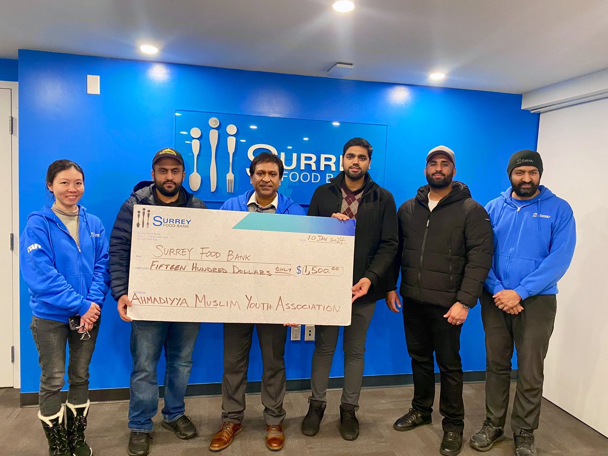 As a contribution from the funds raised during the Annual #RunForDelta charity event, the Muslim Youth from the British Columbia Region of Ahmadiyya Muslim Youth Association Canada made a donation of $1500 to the @SurreyFoodBank

#Mercy4Mankind #Vancouver #Ahmadiyya #SurreyBC
