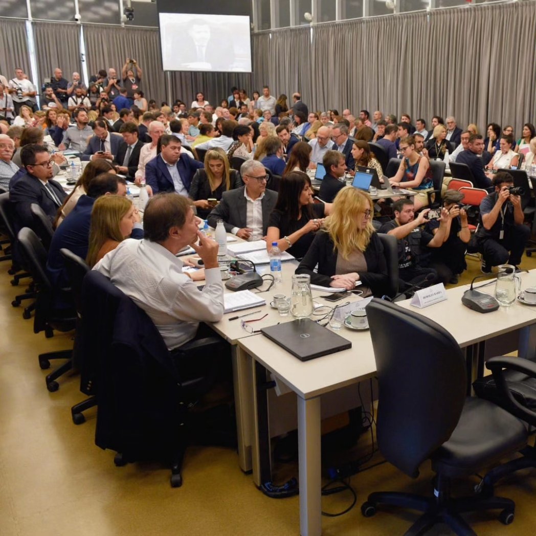 Segundo día del Plenario de Comisiones 🗣️

Escuchamos a los ministros Guillermo Francos, Patricia Bullrich y Eduardo Rodríguez Chirillo, junto con otros funcionarios del gobierno nacional, quienes nos explicaron en detalle el proyecto de Ley de Bases y Punto de Partida para la