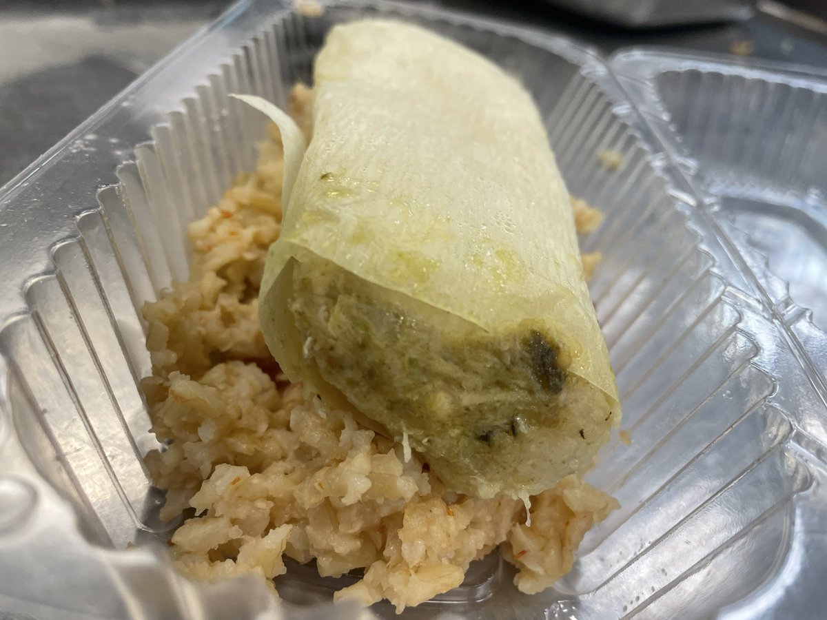 jesschavez_'s tweet photo. 🎉New Year, New MENU items! 🎉 
#CJUSD High School students were 😋          
offered today: 
❤️Spicy Chicken &amp; Waffle Sandwich with a packet of syrup 
🥗Chef Salad made fresh daily with garlic sticks, 
💚Green Chicken Tamale over a bed of homemade Spanish rice. 
#CJUSDcares https://t.co/KrPRBLmvEt