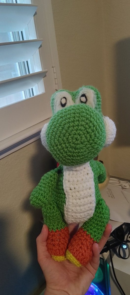 SNAP_DRAG0N's tweet photo. Some of the creations I've made last month/this month! 
Two versions of shiny leafeon, espeon, Yoshi from Mario, and a Dragon eye pillow! 
These patterns can be found on etsy! The dragon eye pillow can be found via google! #amigurami #SuperMarioBros #Pokemon #eeveelution #crochet https://t.co/CRLJKRCRNE