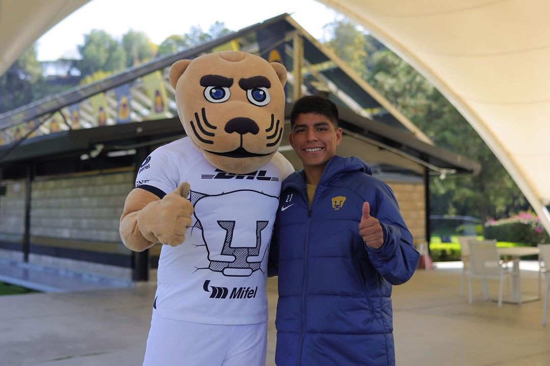 NotiGoya's tweet photo. #GIVEAWAY AURIAZUL 🐾

🎟️🎟️ ¡GANA UN PASE DOBLE para #Pumas vs #Juárez!🐾
 
1⃣ Sigue a @calientesports y a NG
2⃣ Dale 🔁 y ❤️
3️⃣ Comenta este tuit con tu jugador favorito usando el hashtag #MásAcciónMásDiversión 🔥

¡Se regalarán DOS pases dobles! 📲 https://t.co/dZwEC4TK1k