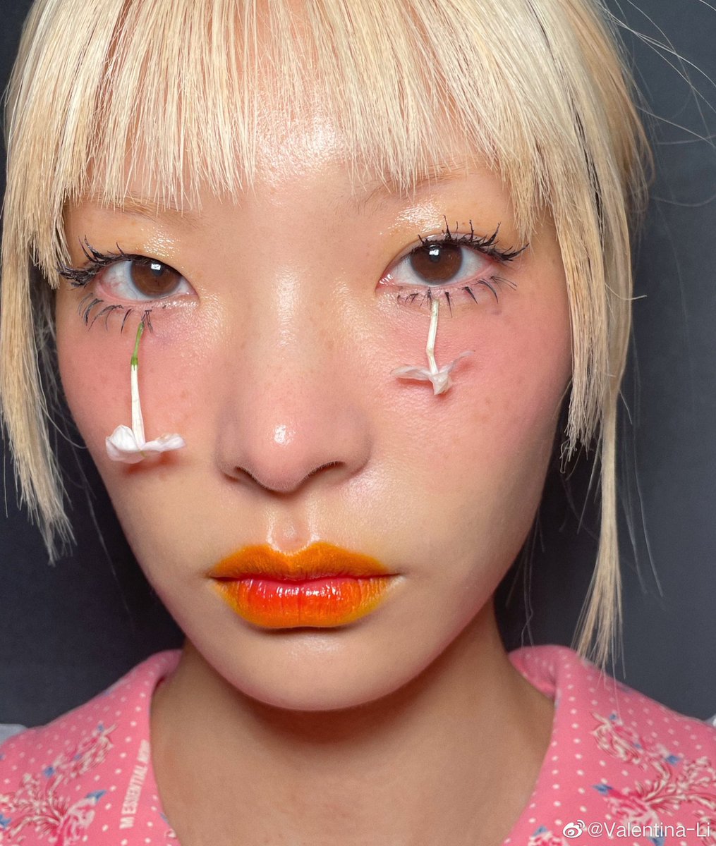 saintdoII's tweet photo. runway makeup by valentina li 🪷 https://t.co/dQDQPe4zzC