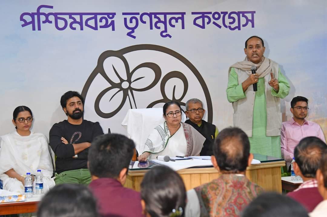 Sudipta87205027's tweet image. "দলীয় শৃঙ্খলা মেনে চলতে হবে সবাইকে।"
তৃণমূল সুপ্রিমো মাননীয়া মমতা বন্দ্যোপাধ্যায় এবং দলের সর্বভারতীয় সাধারণ সম্পাদক প্রিয় অভিষেক বন্দ্যোপাধ্যায়ের নেতৃত্বে আজ পশ্চিম মেদিনীপুর জেলা নেতৃত্বের সঙ্গে কালীঘাটে একটি বৈঠক অনুষ্ঠিত হয়।
@MamataOfficial
@abhishekaitc
#Target2024