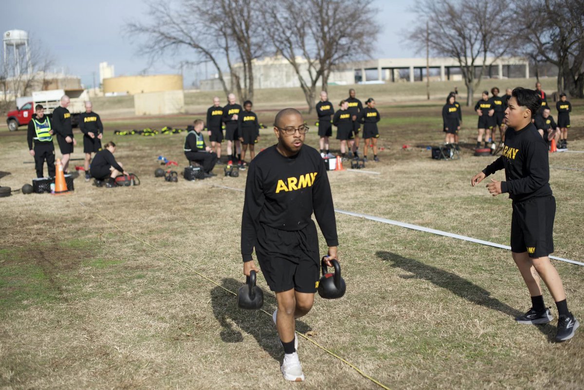 USArmyFortSill's tweet image. Holiday block leave has ended, and it's time to get back to work! Trainees have returned with a strong work ethic, and are demonstrating they used their time off to further enhance their physical fitness. 
#VictoryStartsHere  #BasicCombatTraining #basictraining #soldiers #usarmy