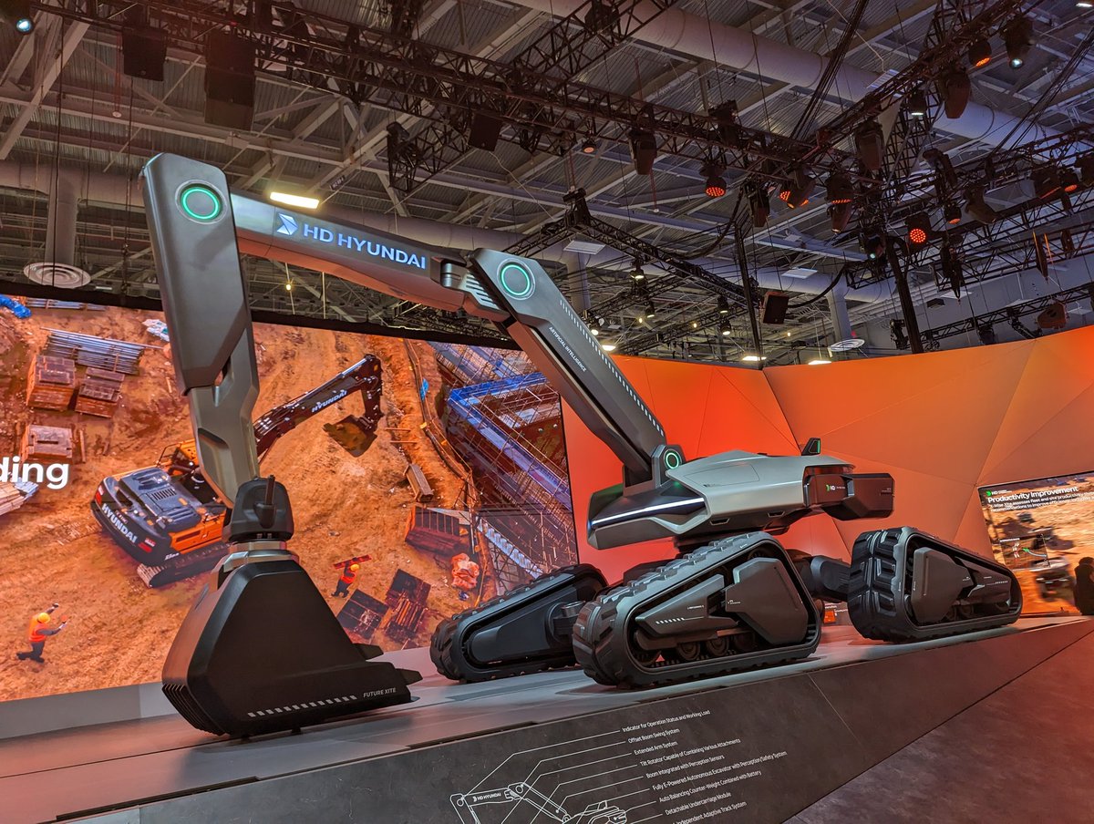 Le tractopelle du futur, électrique et complètement autonome, signé Hyundai. La taille du bestiau 😱 #CES2024