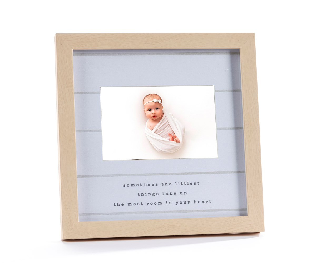 What a sentimental gift this 4'x 6' #BabyFrame would make 👶 Sometimes the littlest things take up the most room in your heart. Neutral colour to fit in any decor.
#NewBabyGift #ItsABoy #ItsAGirl #GiftsForBaby #BabyGift #ComeOnIn #AlwaysAffordable #ShopLocal #SmallBiz #PortCredit