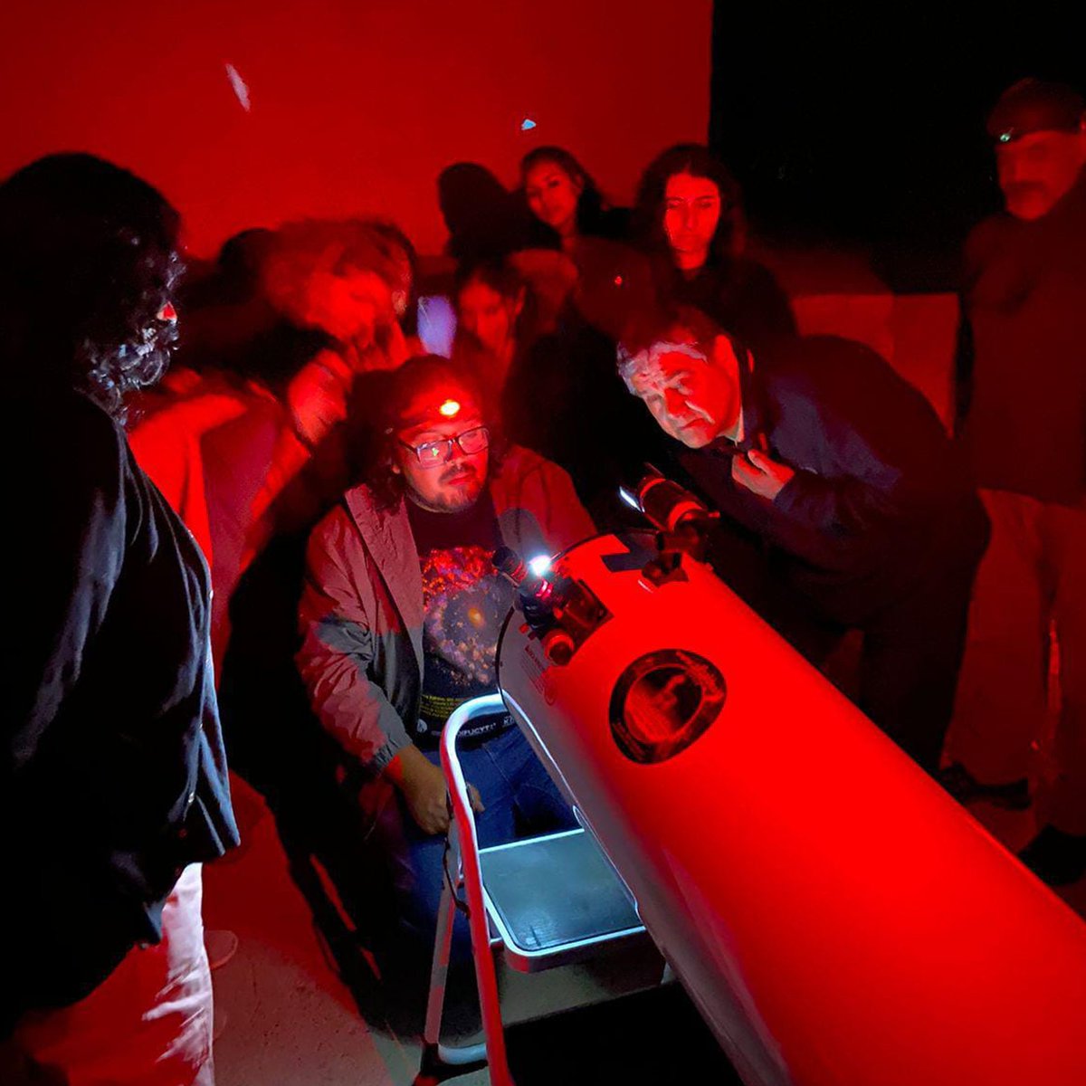 vimeusach's tweet photo. #NoticiasVIME 🗞 Con éxito concluyó el proyecto #FondoVIME que buscó potenciar el astroturismo en la Región de Coquimbo 💫
La iniciativa fue impulsada por @Ciencia_Usach, y contó con la colaboración de @sernaturcoquimb, @Corfo y la @ucentral_cl 🚀
🔗 https://t.co/414NuWo8F7 https://t.co/IIFPhgyPMF
