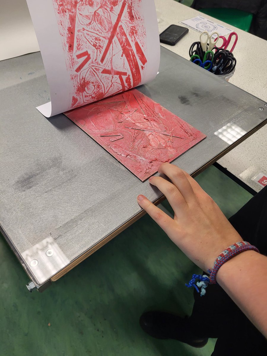 vcmooreartist's tweet image. Collagraph Printing on our beautiful printing press tonight at Portfolio Class 🎨 Some excellent results from our young people looking to broaden their skills and add to their portfolios for uni/ college applications. #surfacetexture @StAndrewsRCHS
