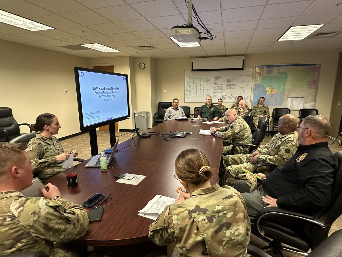 MG Baker and SGM Flemister visited with the Denver Recruiting Battalion and representatives from the Colorado State University and University of Colorado Colorado Springs ROTC units yesterday to discuss recruiting efforts in Colorado. #ArmyROTC @USArmyReserve #ArmyReserve