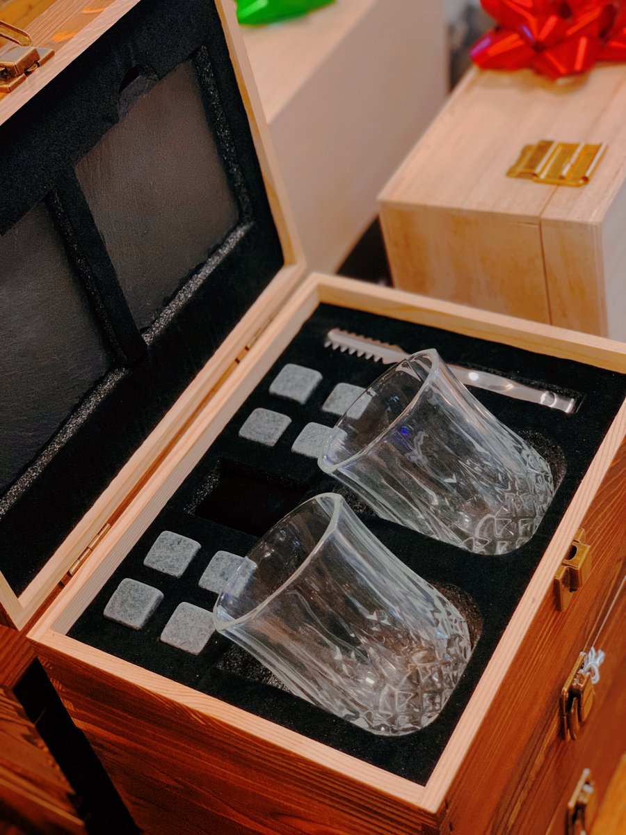 ChicagoBarStore's tweet photo. This kit has everything you need to enjoy your spirits and hold your favorite alcohol! Features a beautiful hand crafted gift box and two whiskey glasses. This makes it the perfect, multi-occasional gift !   🎁  💝 Available in store! https://t.co/copL1R4fie