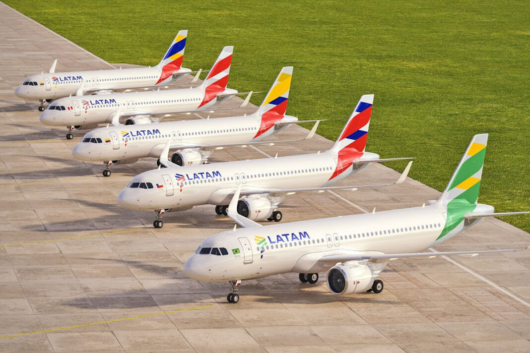 n_larenas's tweet photo. ¡Hermoso! LATAM pintará aviones con esquemas especiales para cada una de sus 5 filiales en Brasil, Chile, Colombia, Perú y Ecuador. ¿Cuál es tu favorita? https://t.co/uIJgTVSmQ5