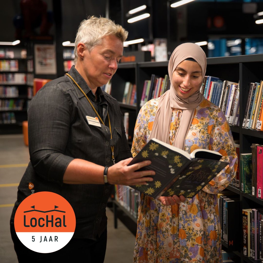 🎉𝟱 𝗝𝗔𝗔𝗥 𝗟𝗢𝗖𝗛𝗔𝗟🎉
In de LocHal zijn meer dan 150.000 boeken te vinden. Deze collectie wordt bijgehouden door ons collectieteam. Op 20 december vertellen zij je alles over de collectie en waar zij de afgelopen 5 jaar mee bezig zijn geweest. lochal.nl/5-jaar-lochal