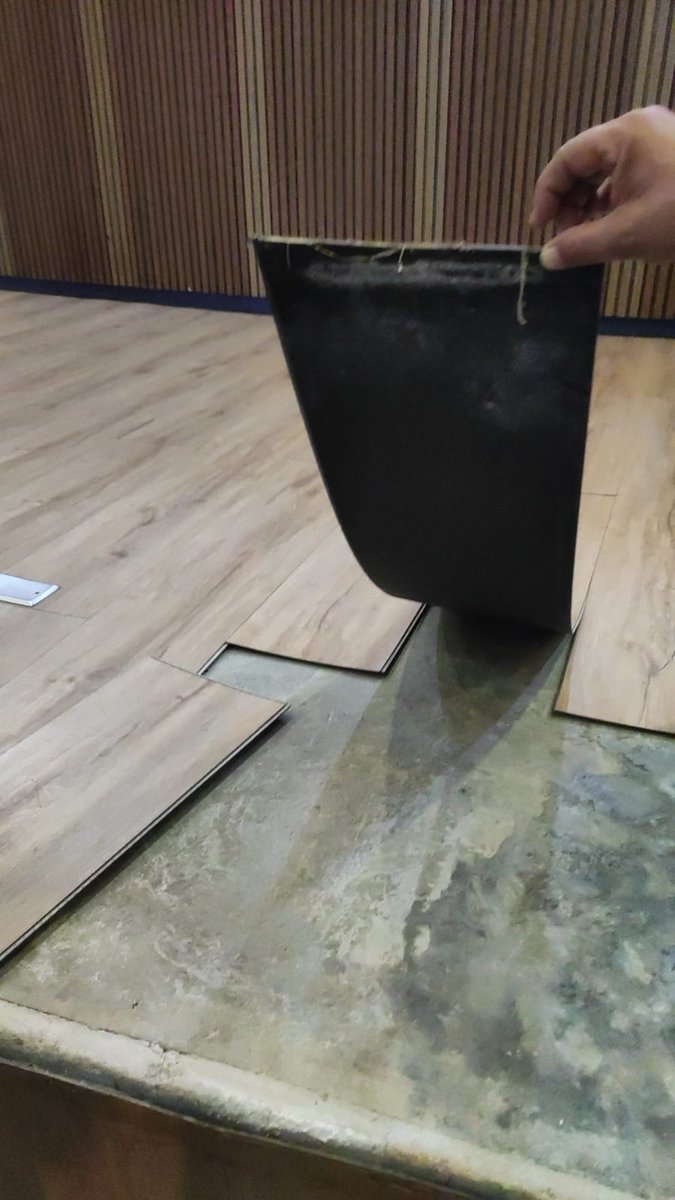PoloDiazG's tweet photo. La megabiblioteca resultó un robo en nuestras narices: computadores no aparecen, páneles solares obsoletos, edificación en riesgo. La situación es tan grave que la @SantaMartaDTCH está considerando clausurar esta obra que costó más de $30 mil millones. El gran susto de @carlosecaicedo era que la corrupción de una década saliera a flote. ¿Por eso será que hasta el nuevo @MagdalenaGober @mrafael70 guarda tanto silencio? Más de un gobernante tendrá que dar la cara. 

Esperen el completo informe que hará @valeexav en @Seguimiento