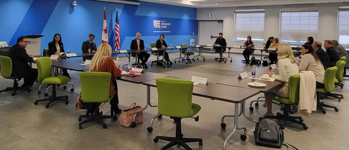 _investwe's tweet photo. Invest WindsorEssex would like to welcome U.S Consul General Baxter Hunt and team to #WindsorEssex for a roundtable discussion and #VRCAVE demo with ecosystem partners. @usconstoronto https://t.co/DpGQXFgpfH