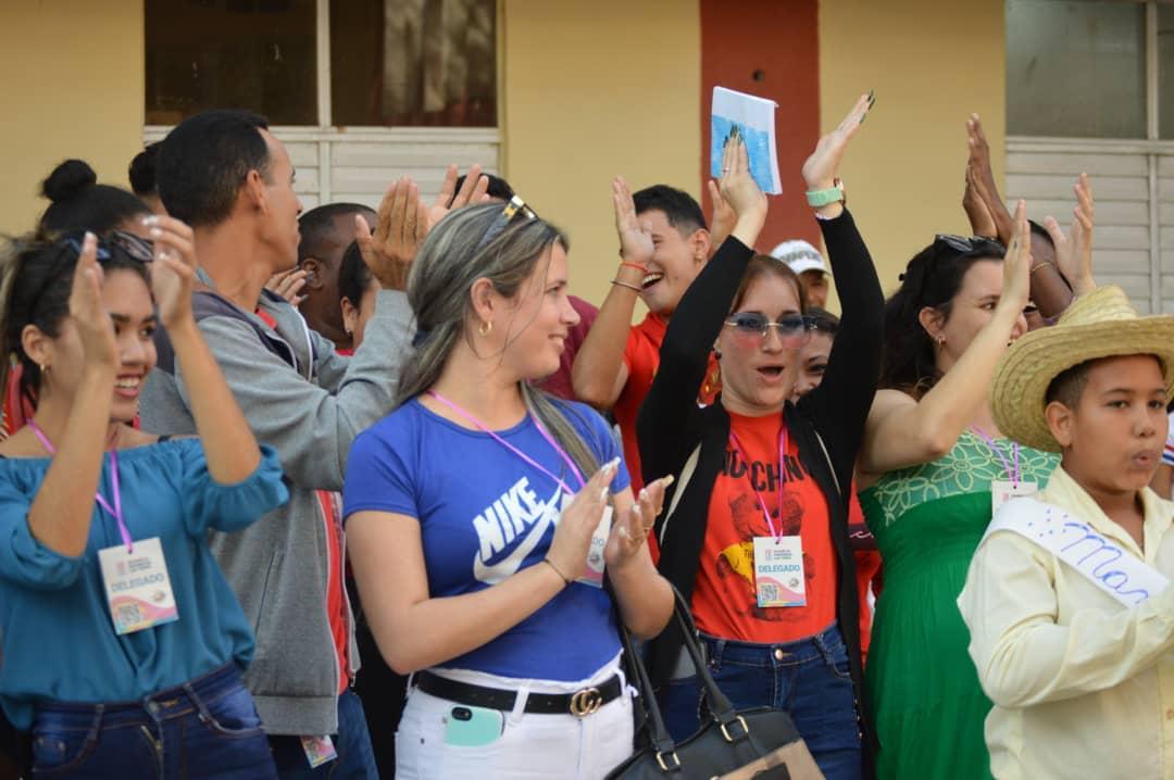 AylinAlvarezG's tweet photo. Me llegan las primeras imágenes de los jóvenes de Las Tunas que hoy comienzan su asamblea provincial #12CongresoUJC. Ya vamos camino a acompañarlo.  Nos esperan más días intensos de debate y de compromiso con #Cuba y por nuestra organización. #CreaTuFelicidad https://t.co/DCukRzPmxn