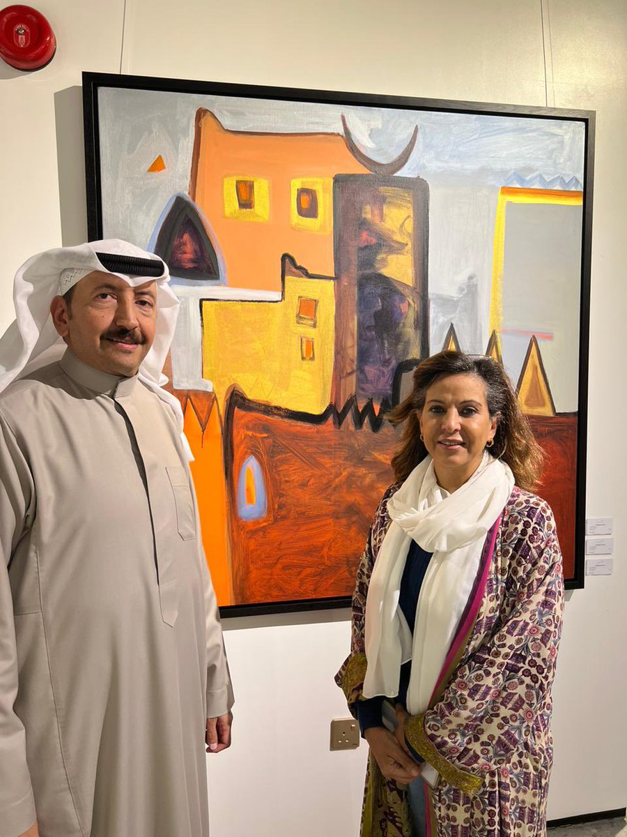 من معرض الصديق الفنان محمد ال شايع هذا المساء باحلام جاليري بالرياض بعد الجلسة الحوارية للدكتور احلام المشهدي والفنان محمد ال شايع وادارة الدكتور عبدالله الحبي