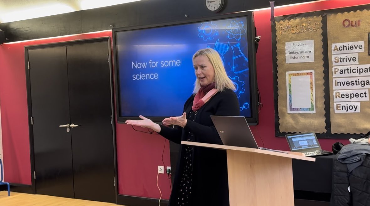 🌟Starting off the new term with a fresh mindset and big ambitions! Mrs Bufton Green was greeted with beaming smiles from the children this morning. The whole school then gathered for an inspiring assembly, discussing their New Year's resolutions
#BackToSchool #prepschool