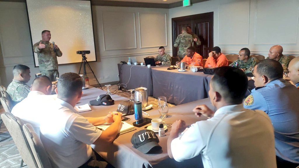 BCBRP's tweet photo. Miembros de la Brigada de Respuesta a Incidentes con Materiales Peligrosos #MATPEL participan en reunión con representantes de la Guardia Nacional de Missouri para el intercambio de información sobre ataques con armas químicas y nucleares y coordinar futuras capacitaciones. https://t.co/CaLYysVFic