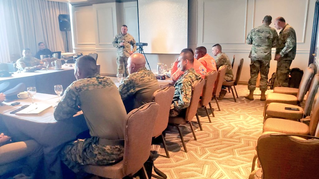 BCBRP's tweet photo. Miembros de la Brigada de Respuesta a Incidentes con Materiales Peligrosos #MATPEL participan en reunión con representantes de la Guardia Nacional de Missouri para el intercambio de información sobre ataques con armas químicas y nucleares y coordinar futuras capacitaciones. https://t.co/CaLYysVFic