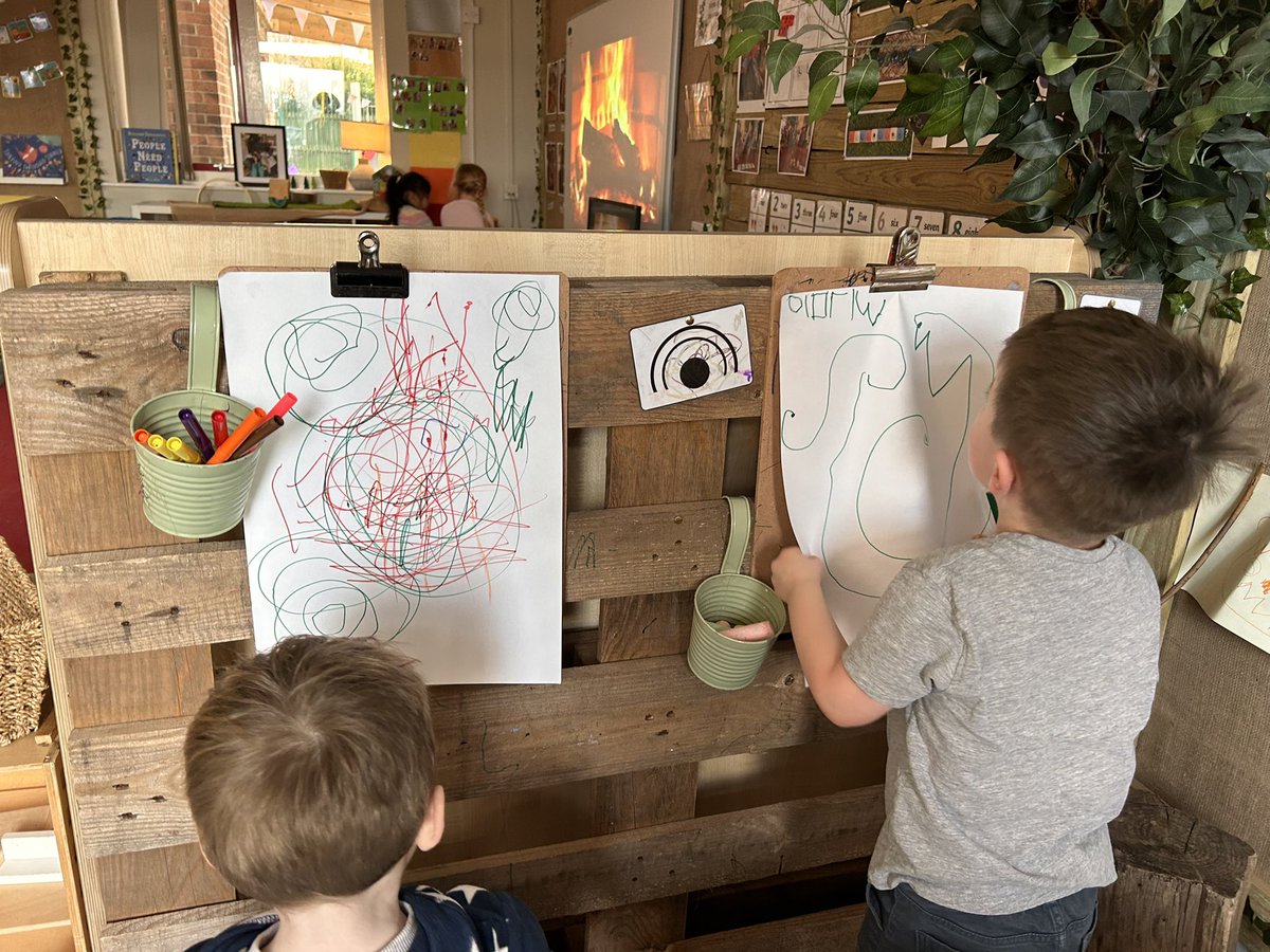 BG_FoxCubs's tweet photo. We love mark making in all kinds of places and spaces. #BGWriting #BGEYFS https://t.co/odNkJtYeYk