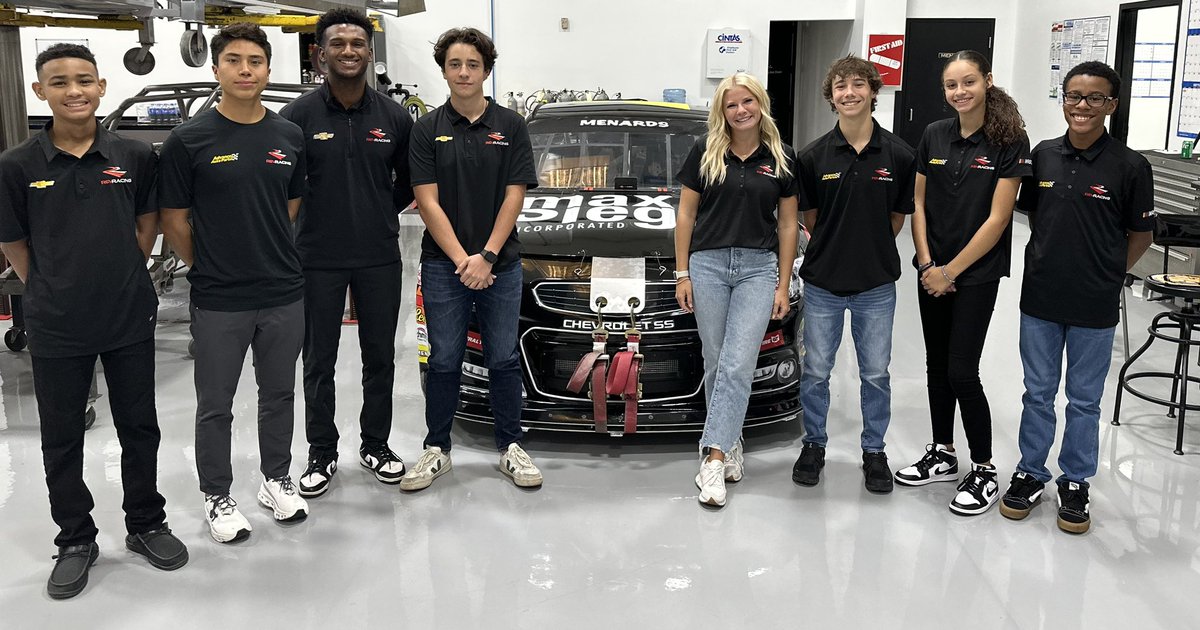 Our 2024 team! 🏁💪