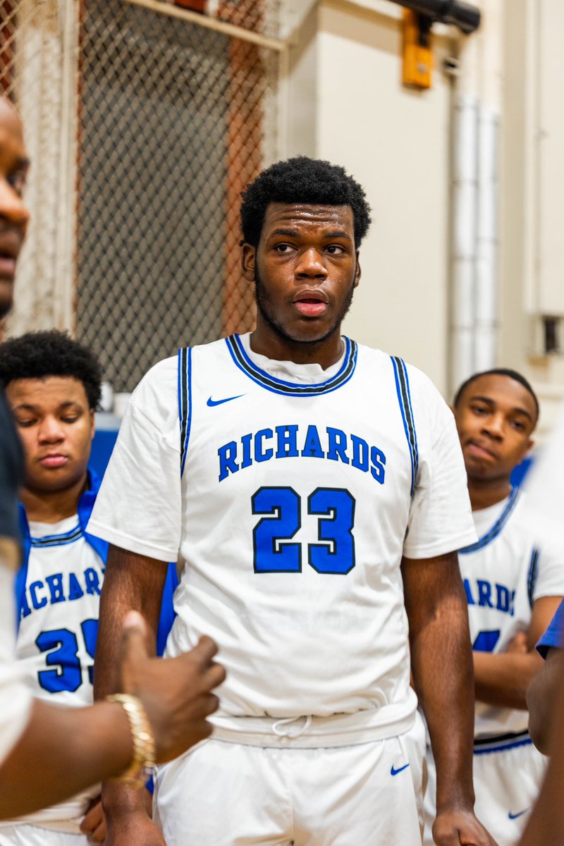 rca_warriors1's tweet photo. Richards Career Academy Defeats Longwood 85-52 to move to 4-1 in conference play MVPS #5 David Thomas  29pts/7rebs/3asts #11 Lamar Bruce 12pts/5rebs/7asts #23 Juelz Baker 7 pts/12 rebs/4blks @michaelsobrien @NestoHoops @AlHartwig1 @ILHoopProspects @ILLHoopsScoops @XposureRuns https://t.co/sGxI3hR4QV