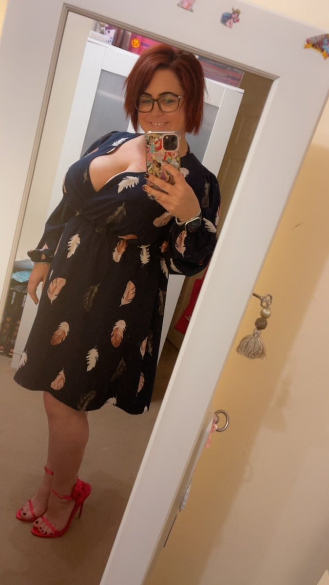 beckycanfield's tweet photo. QT a full body shot. How could I resist jumping on this one 😝 Don’t scrub up bad for 41 😉#fullbodyshot #thisis41 #thisisme https://t.co/iduJnDvdP2