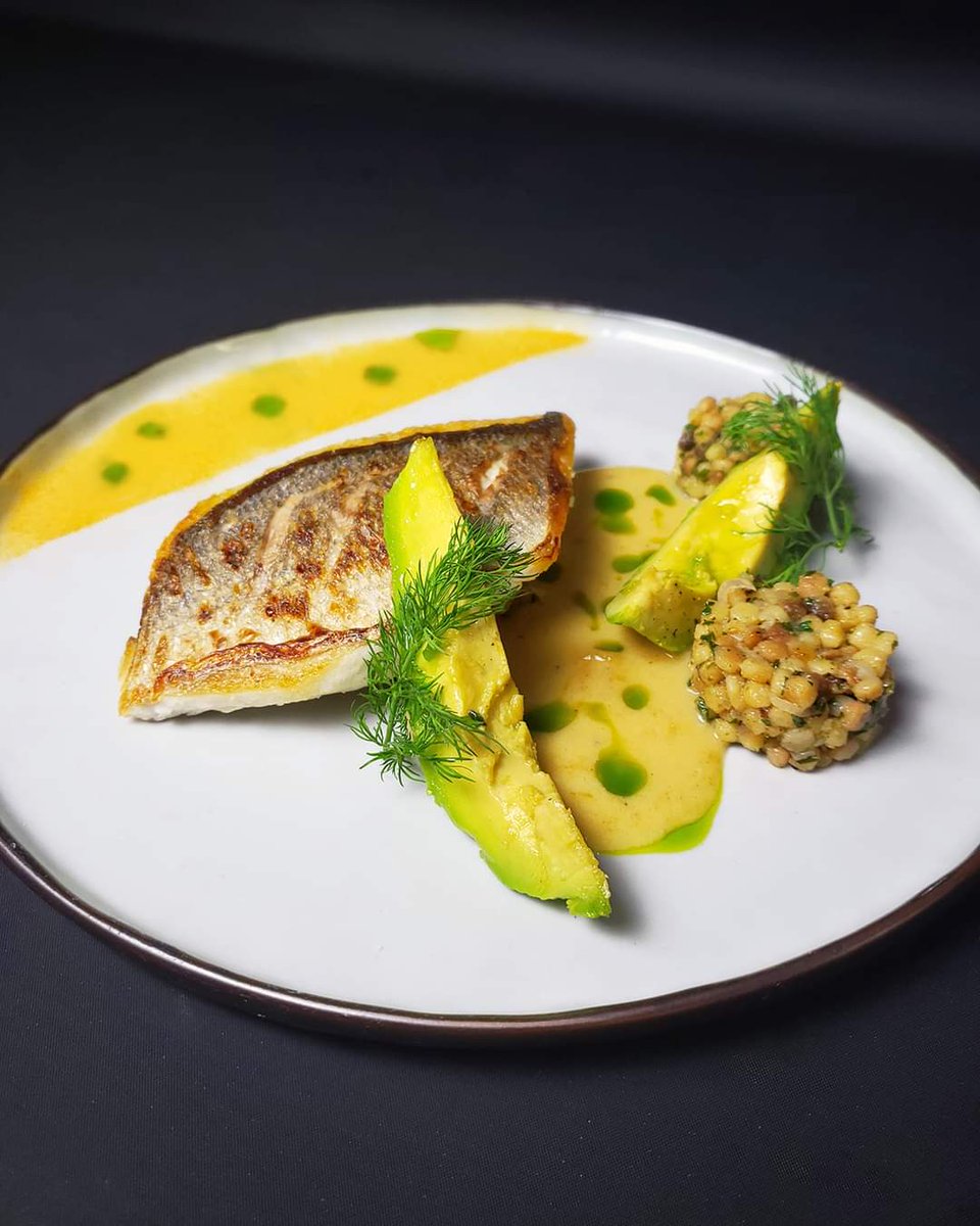 Recipe of the day in the culinary class: Sea bream fillet 🐟, fregola sarda, roasted avocado 🥑, creamy reduction of fish broth with strong lemon. 
.
#culinarychefs #gastronomicom #seabream #cookfish #cookingfish #preppingfish #fishmeal #culinaryschool #culinarytraining