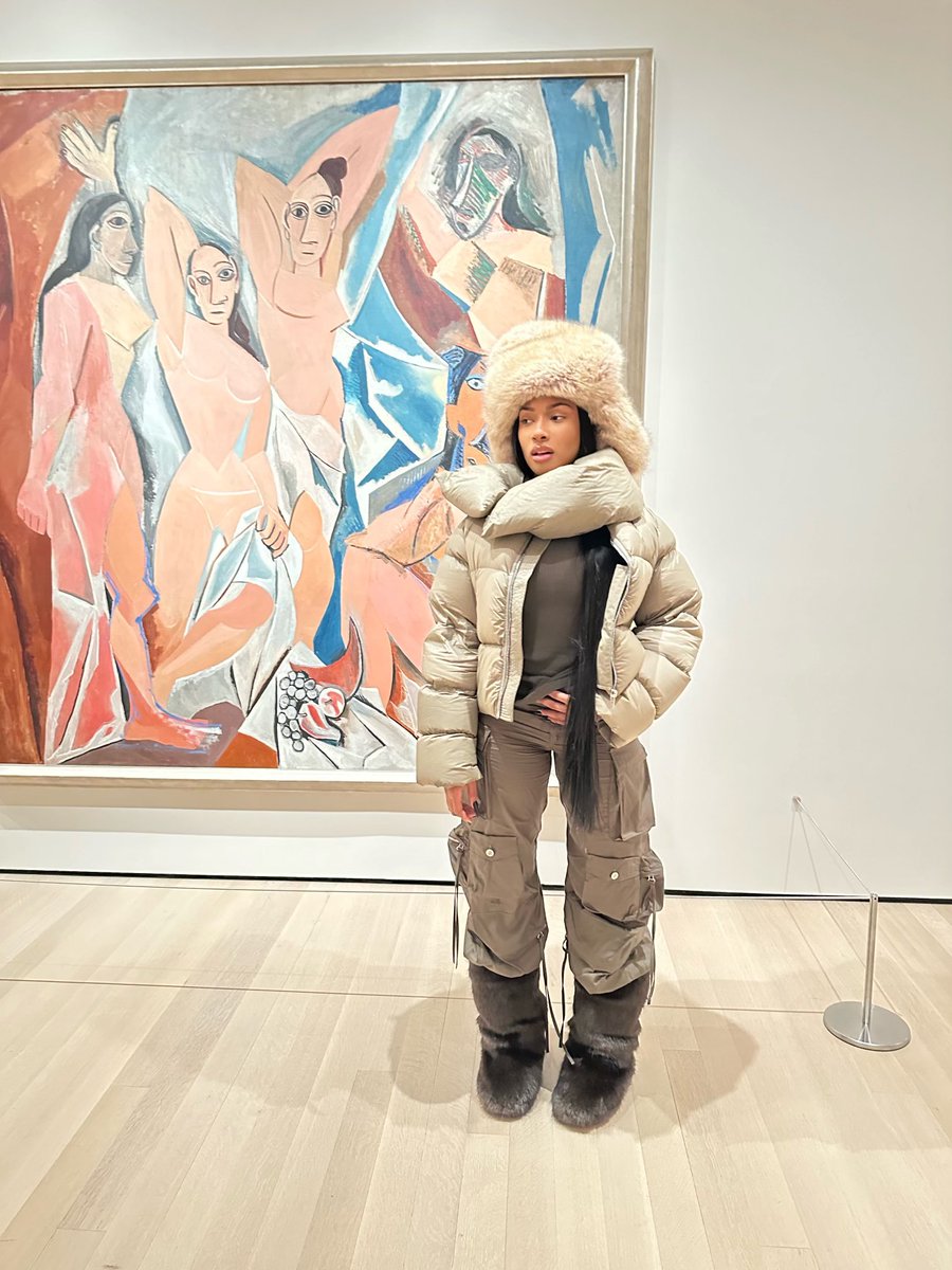 theestallion's tweet photo. NYC❤️📸 https://t.co/h974oYPpTq