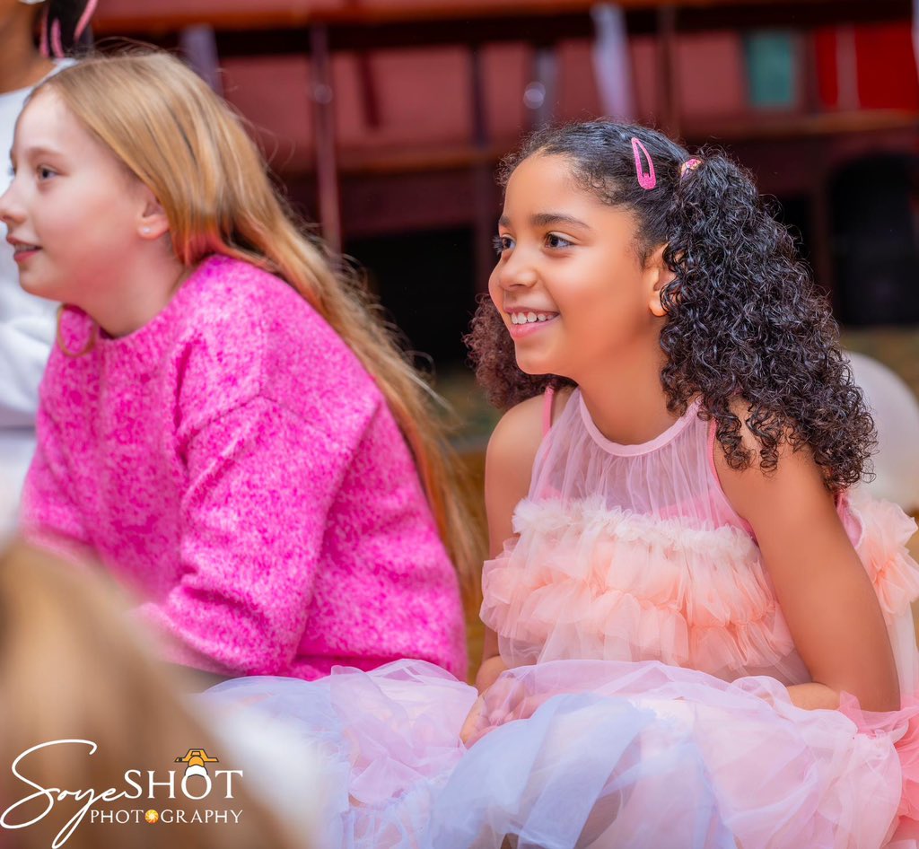 BabyNurseA's tweet image. Are you in the UK and you need a UK-based photographer to make your memories POP?! 
Worry no moreee!!
Let's turn your moments into art with SoyeSHOT behind the lens! 
Send a DM for Enquiry #FreezeTheMoment
#UKPhotography 
#CaptureTheMoment #UKPhotographer